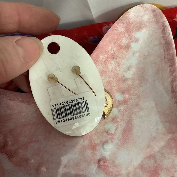 NWT Heebo Pierced WIRE Earrings Red White Leaf Dangle Earrings 🌿🍒 - Picture 11 of 11